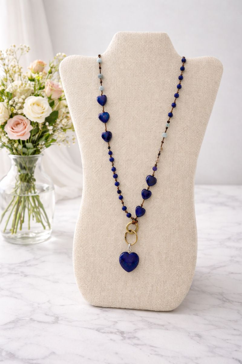 Collar de Hilo con Corazones Azules