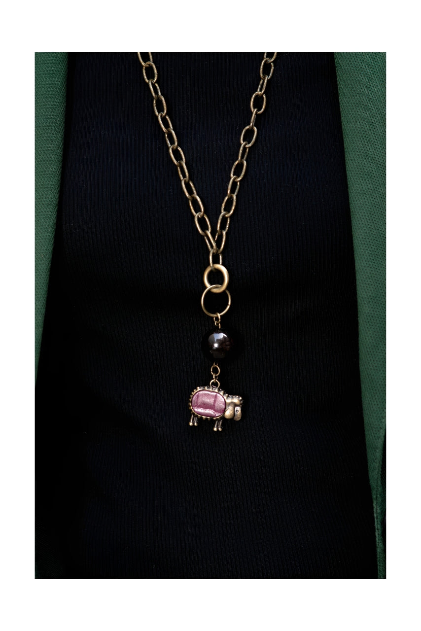 Collar de Borreguito con Piedra Agata y Metal en Tono Oro Viejo